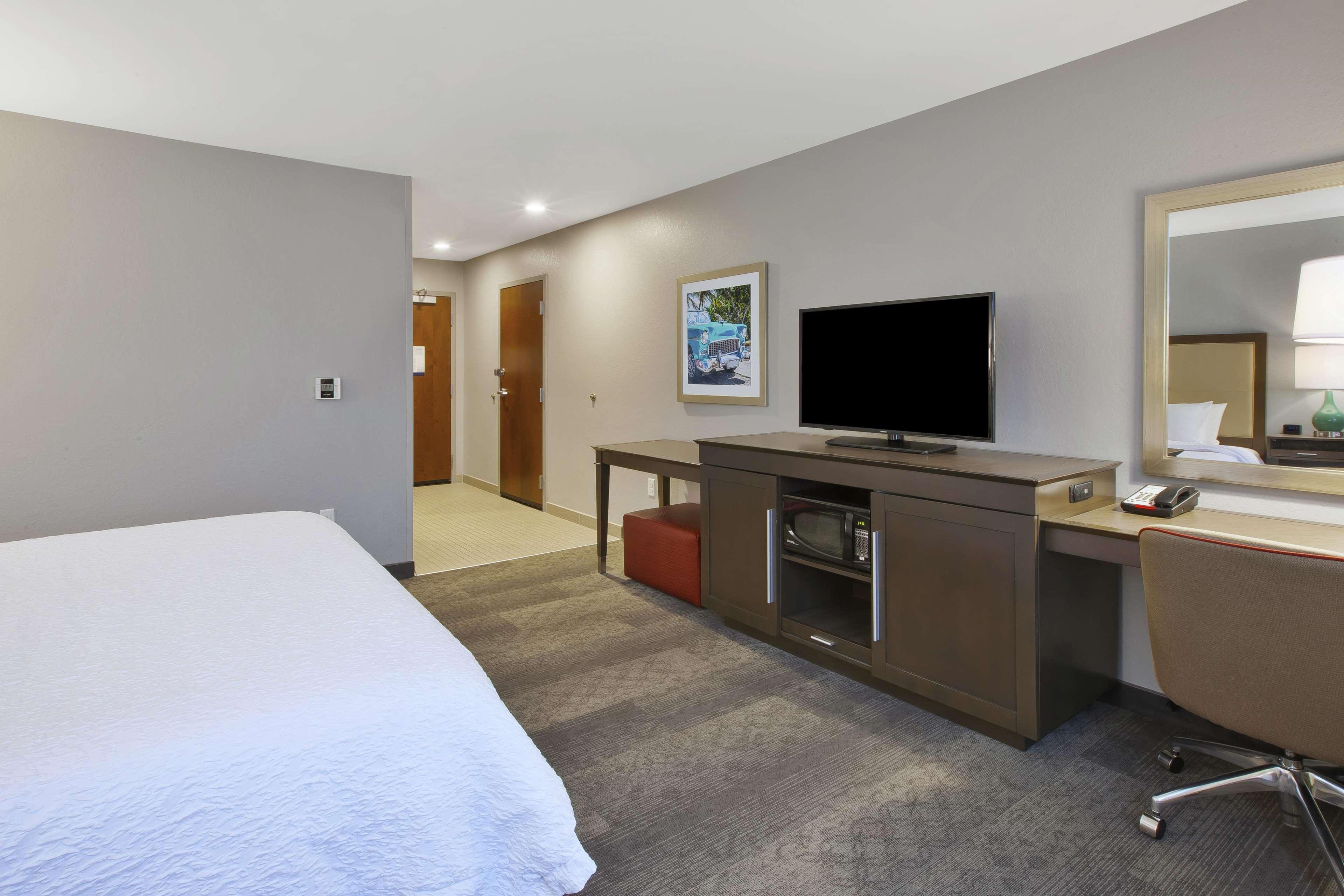 Hampton Inn By Hilton Detroit Dearborn, Mi Exterior photo
